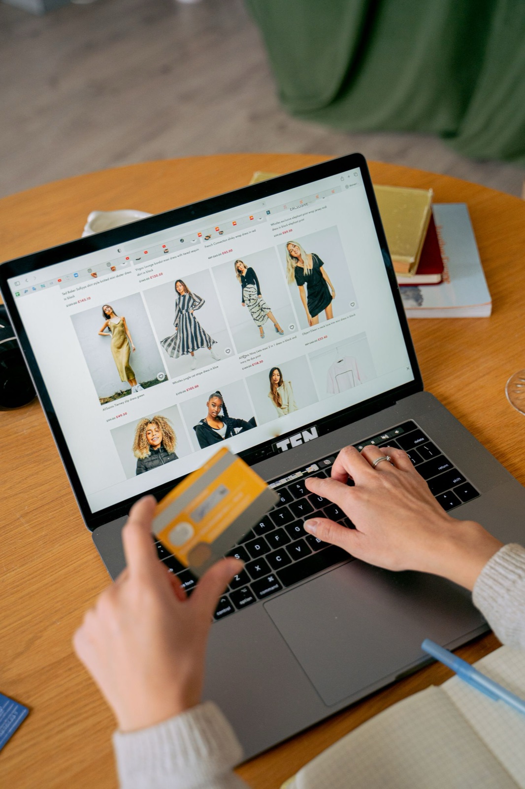 E-commerce & Retail — AI search visibility by Growgence